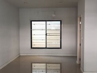 Продажа 3 спальни таунхаус в Пращет, Бангкок