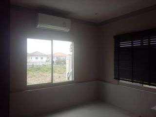 Продажа 4 спальни таунхаус в Лат Крабанг, Бангкок