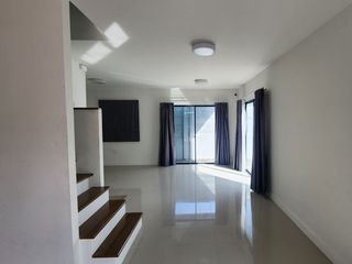 À vendre 3 chambres maison de ville à Sai Mai, Bangkok