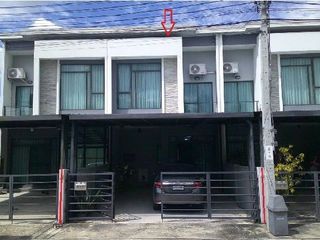 出售 3 卧室 联排别墅 在 Khlong Sam Wa, 曼谷