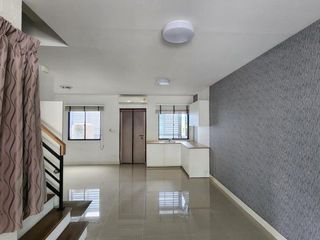 出售 3 卧室 联排别墅 在 Khlong Sam Wa, 曼谷