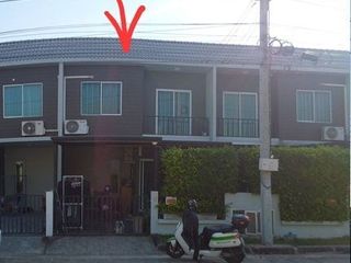 À vendre 3 chambres maison de ville à Khlong Sam Wa, Bangkok