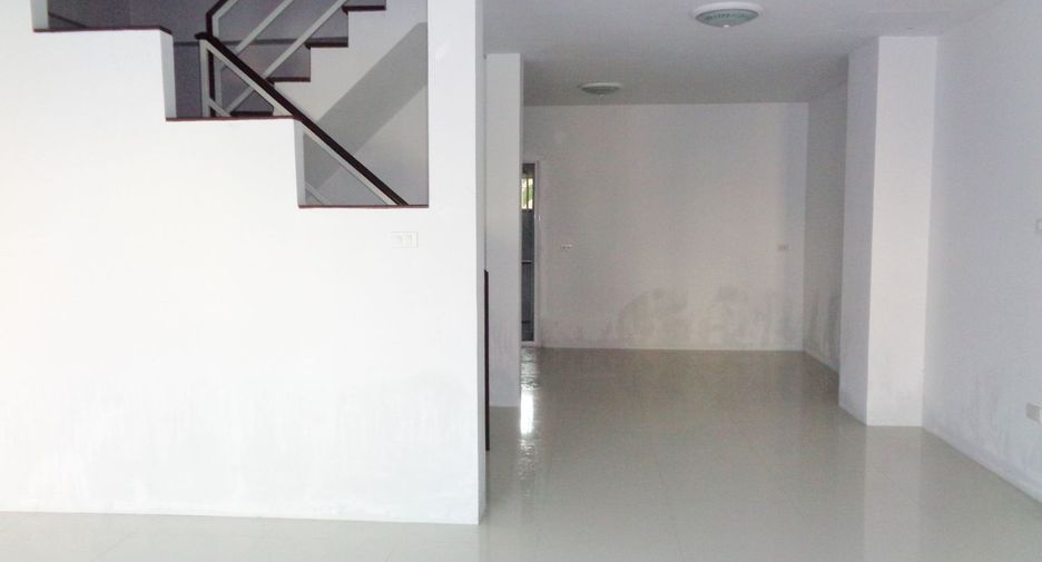 À vendre 3 chambres maison de ville à Wang Thonglang, Bangkok