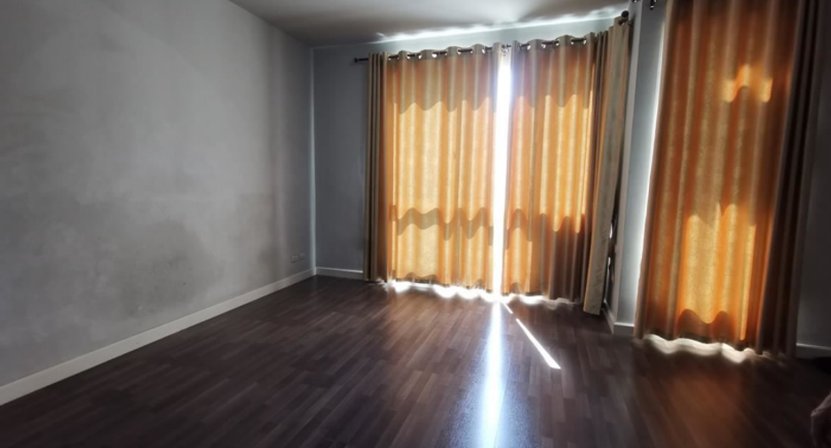 For sale 2 bedrooms townhouse in Bang Khae, Bangkok