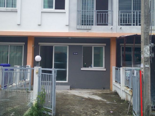 À vendre 2 chambres maison de ville à Nong Chok, Bangkok