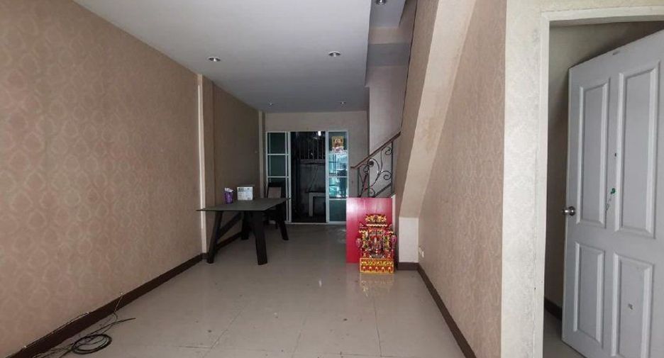 À vendre 3 chambres maison de ville à Bang Bon, Bangkok
