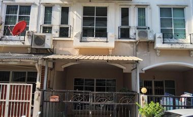 À vendre 3 chambres maison de ville à Bang Bon, Bangkok