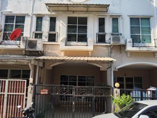 À vendre 3 chambres maison de ville à Bang Bon, Bangkok