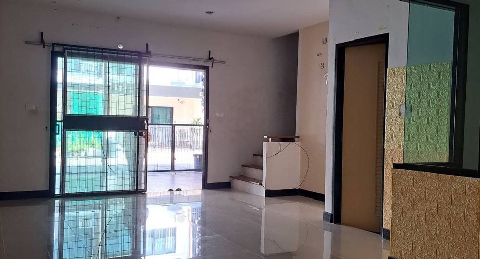 À vendre 4 chambres maison de ville à Nong Chok, Bangkok