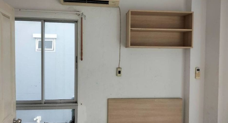 Продажа 3 спальни таунхаус в Банг Капи, Бангкок