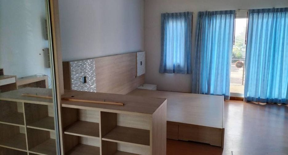 Продажа 3 спальни таунхаус в Банг Капи, Бангкок