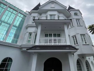 Casa en alquiler de 5 habitaciones en Mueang Samut Prakan, Samut Prakan