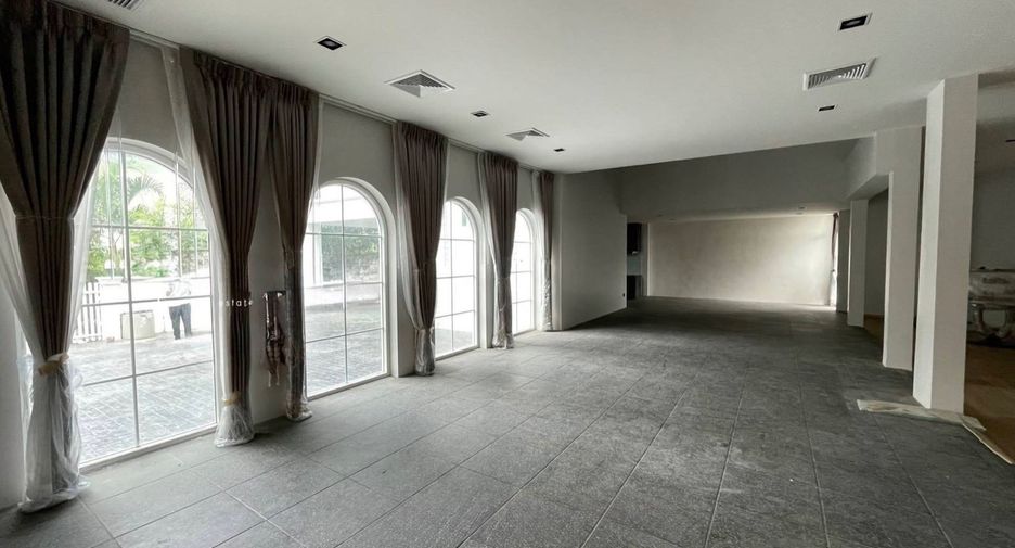 Haus zur Miete mit 5 Zimmer in Mueang Samut Prakan, Samut Prakan