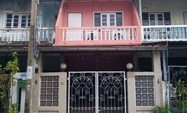 Casa adosada en alquiler y en venta de 4 habitaciones en Thung Khru, Bangkok