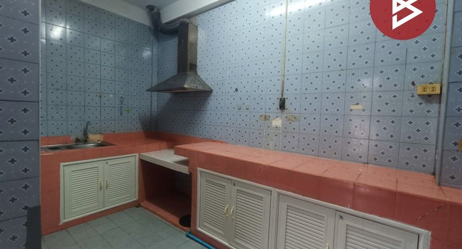 Casa adosada en alquiler y en venta de 4 habitaciones en Thung Khru, Bangkok