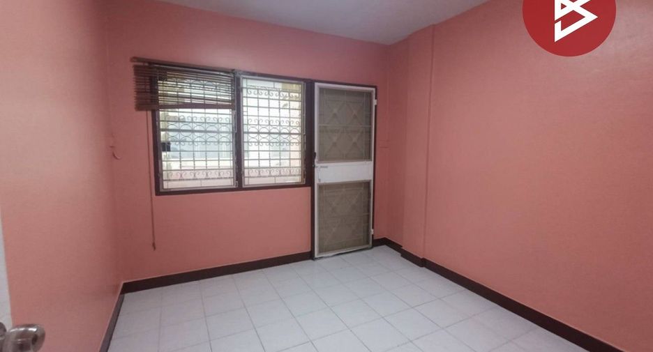 Casa adosada en alquiler y en venta de 4 habitaciones en Thung Khru, Bangkok