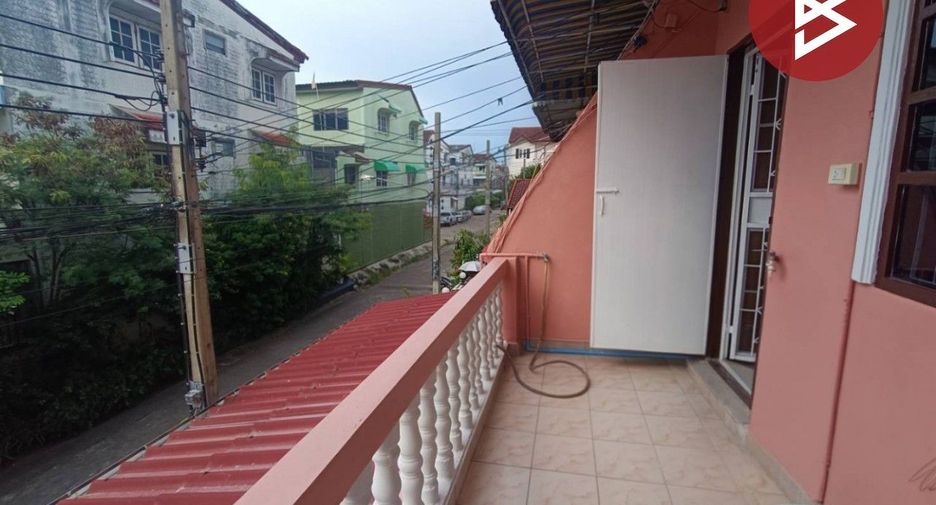 Casa adosada en alquiler y en venta de 4 habitaciones en Thung Khru, Bangkok