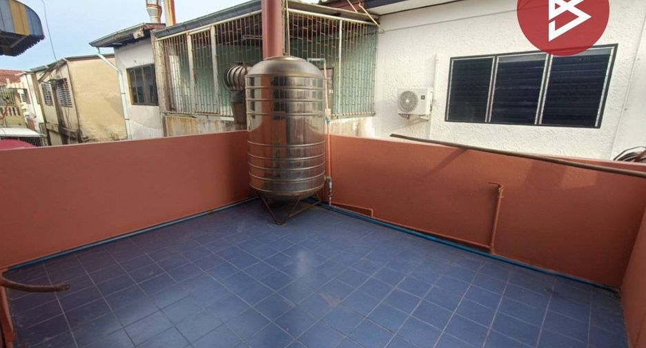 Casa adosada en alquiler y en venta de 4 habitaciones en Thung Khru, Bangkok