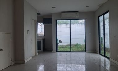 Продажа 3 спальни таунхаус в Банг Капи, Бангкок