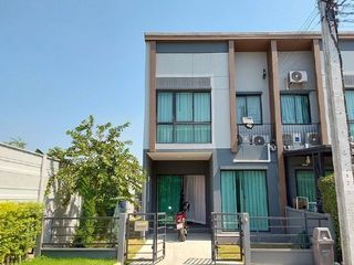 Продажа 3 спальни таунхаус в Лат Крабанг, Бангкок