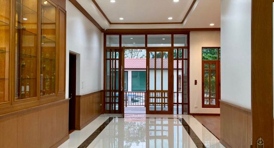 For sale 5 bedrooms house in Mueang Chon Buri, Chonburi