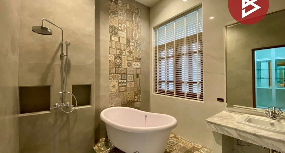 For sale 5 bedrooms house in Mueang Chon Buri, Chonburi