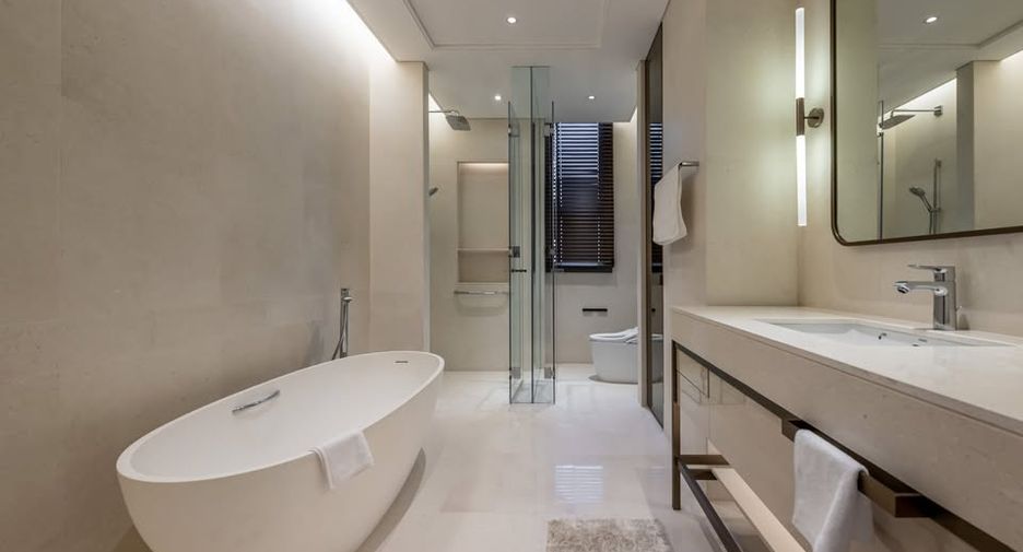 For rent 2 bedrooms condo in Pathum Wan, Bangkok