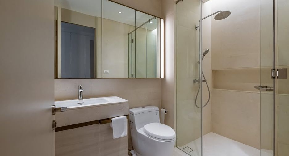 For rent 2 bedrooms condo in Pathum Wan, Bangkok