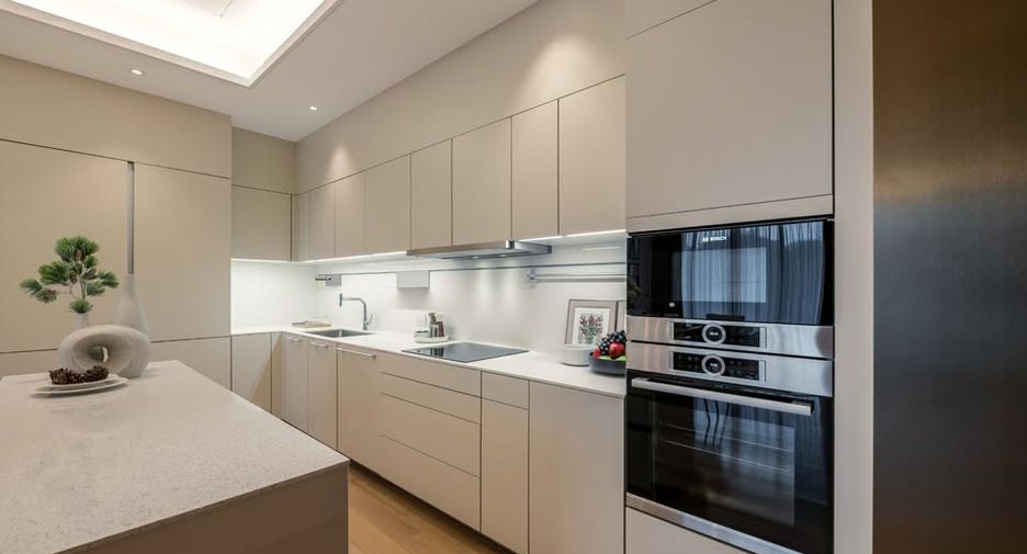 For rent 2 bedrooms condo in Pathum Wan, Bangkok