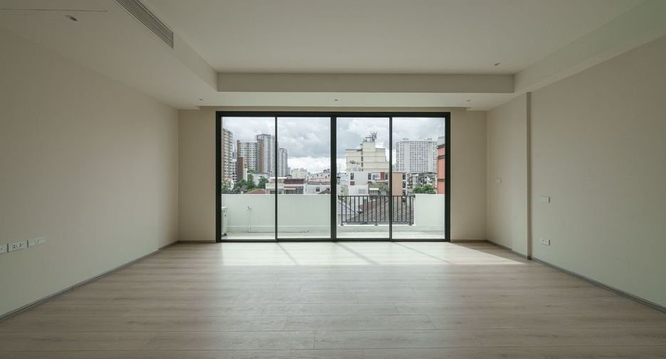Reihenhaus zum Kauf mit 4 Zimmer in Huai Khwang, Bangkok