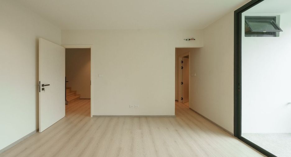 Reihenhaus zum Kauf mit 4 Zimmer in Huai Khwang, Bangkok