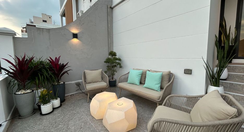 Reihenhaus zum Kauf mit 4 Zimmer in Huai Khwang, Bangkok