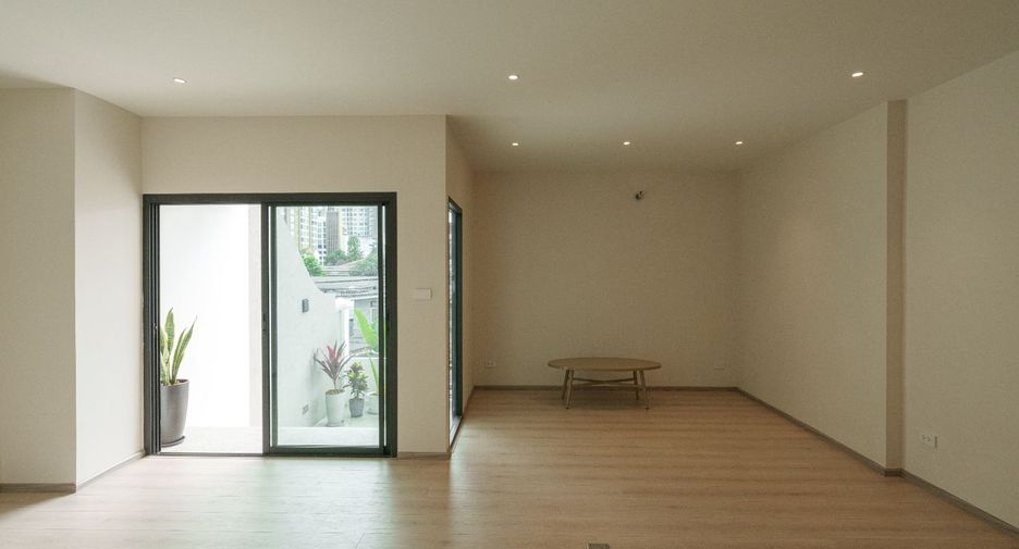 Reihenhaus zum Kauf mit 4 Zimmer in Huai Khwang, Bangkok