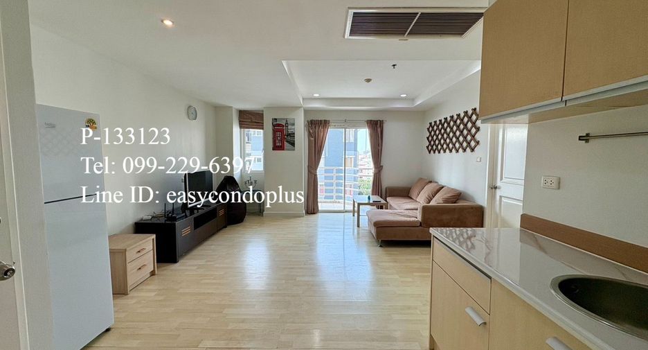 For rent 2 bedrooms condo in Huai Khwang, Bangkok