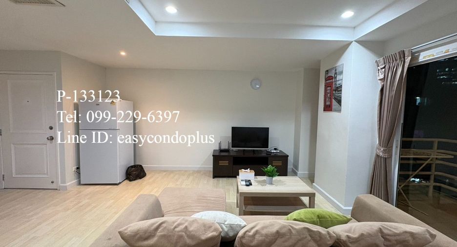 For rent 2 bedrooms condo in Huai Khwang, Bangkok