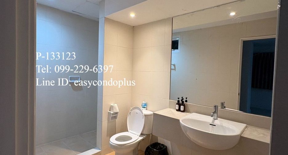 For rent 2 bedrooms condo in Huai Khwang, Bangkok