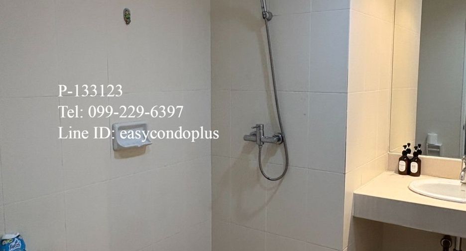 For rent 2 bedrooms condo in Huai Khwang, Bangkok
