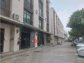 Продажа 3 спальни торговое помещение в Щанг Тхонгланг, Бангкок