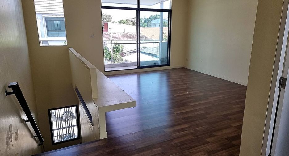 For sale 3 ベッドルーム townhouse in Thung Khru, Bangkok