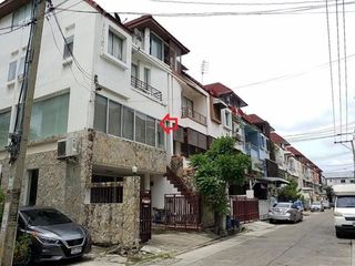 Продажа 2 спальни таунхаус в Щанг Тхонгланг, Бангкок