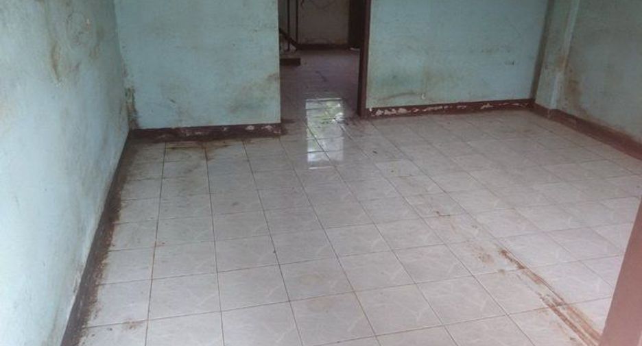 For sale 2 ベッドルーム townhouse in Nong Chok, Bangkok