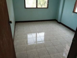For sale 2 ベッドルーム townhouse in Nong Chok, Bangkok