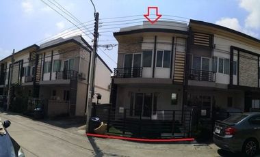 Casa adosada en venta de 4 habitaciones en Bang Khun Thian, Bangkok