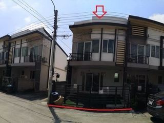 Casa adosada en venta de 4 habitaciones en Bang Khun Thian, Bangkok