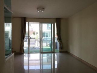 Casa adosada en venta de 4 habitaciones en Bang Khun Thian, Bangkok