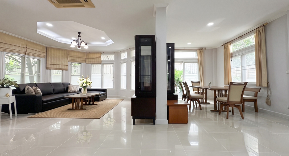 Casa en alquiler de 5 habitaciones en Bueng Kum, Bangkok