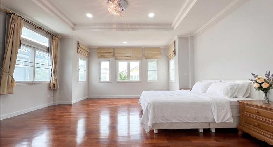 Casa en alquiler de 5 habitaciones en Bueng Kum, Bangkok