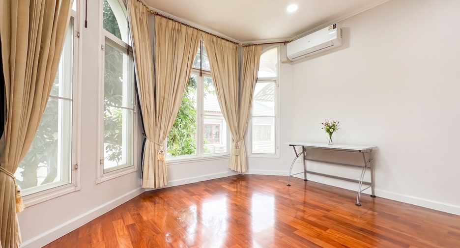 Casa en alquiler de 5 habitaciones en Bueng Kum, Bangkok