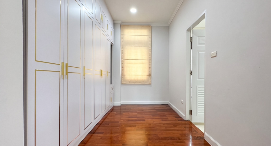 Casa en alquiler de 5 habitaciones en Bueng Kum, Bangkok