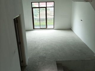 Продажа 3 спальни торговое помещение в Щанг Тхонгланг, Бангкок